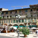 Piazza Erbe con i suoi plateatici