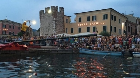Gara della Cuccagna a Bardolino - Feste a Verona