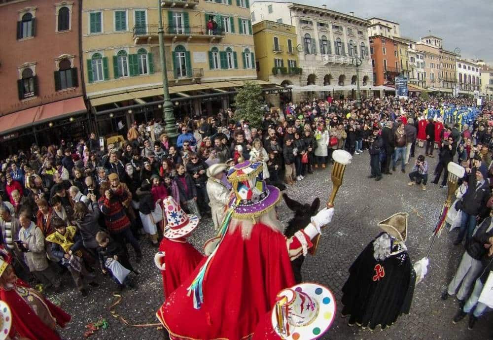 Venerdì Gnocolar, la festa in piazza del Carnevale a Verona