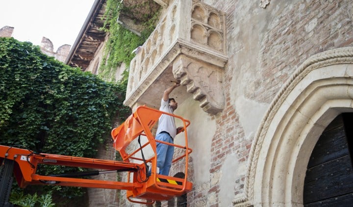 Il restauro del balcone di Giulietta