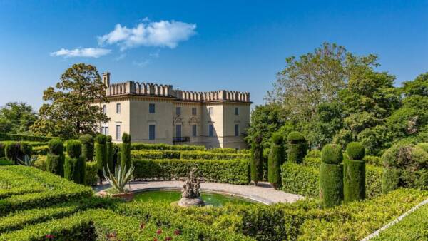 Caccia al tesoro nel giardino di Pojega