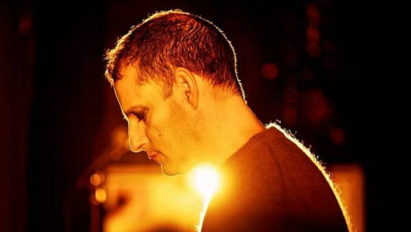 “Vorrei una Voce”, di e con Tindaro Granata