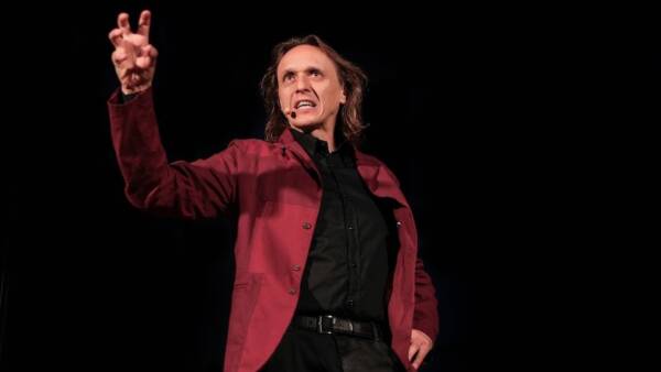 “Carlo, l’ombra e il sogno” di e con Alessandro Anderloni