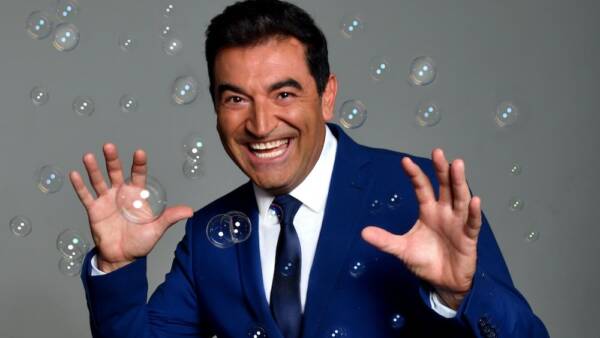 “Bollicine” di e con Max Giusti al Teatro Salieri