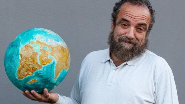 Giobbe Covatta presenta 6° (Sei gradi) al Teatro Dim