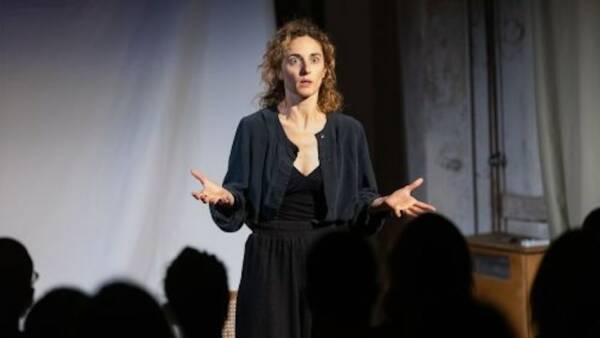 “Agrumi” di e con Claudia de Candia al Modus