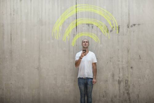 uomo smarphone wi-fi verona
