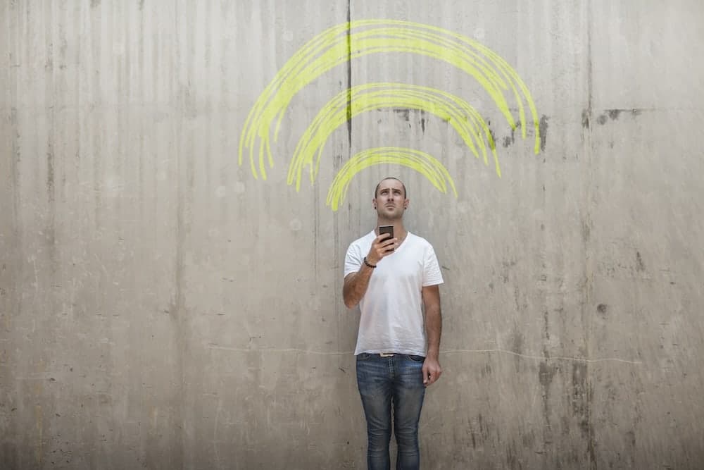 uomo smarphone wi-fi verona