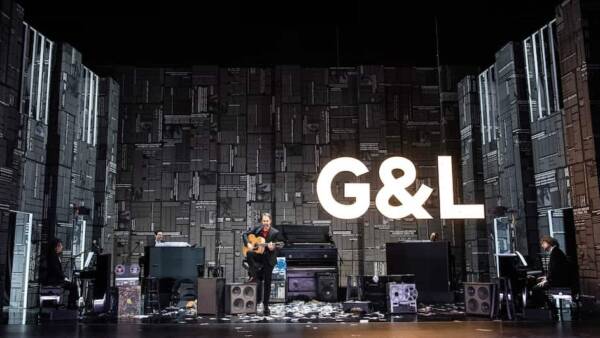 Neri Marcorè porta Giorgio Gaber al Teatro Ristori con “Mi fa male il mondo”